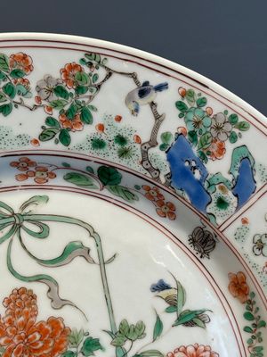 A Chinese famille verte 'flower basket' dish, ding mark, Kangxi — photo 8
