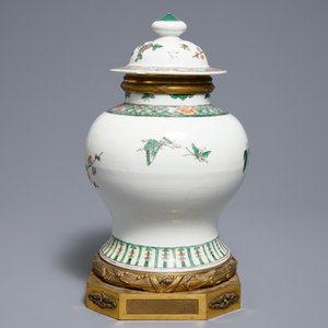 A Chinese famille verte gilt bronze-mounted vase and cover, 19th C. — photo 3
