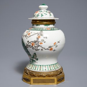 A Chinese famille verte gilt bronze-mounted vase and cover, 19th C. — photo 4