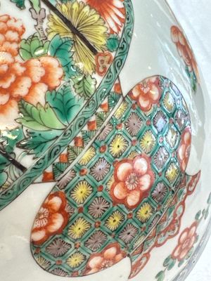 A Chinese famille verte gilt-decorated blue-ground 'Dragon and Phoenix' vase, Kangxi mark, 19th C. — 照片 15