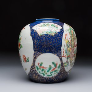 A Chinese famille verte gilt-decorated blue-ground 'Dragon and Phoenix' vase, Kangxi mark, 19th C. — 照片 4