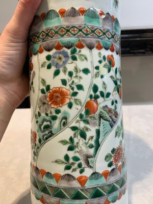 A Chinese famille verte 'gu' vase with floral design, 19th C. — foto 10