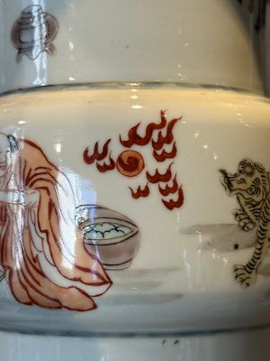 A Chinese famille verte 'gu' vase with narrative design, 19th C. — foto 12