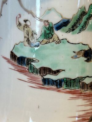 A Chinese famille verte 'gu' vase with narrative design, 19th C. — foto 16