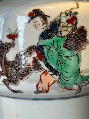 A Chinese famille verte 'gu' vase with narrative design, 19th C. — foto 18