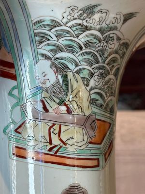 A Chinese famille verte 'gu' vase with narrative design, 19th C. — foto 5