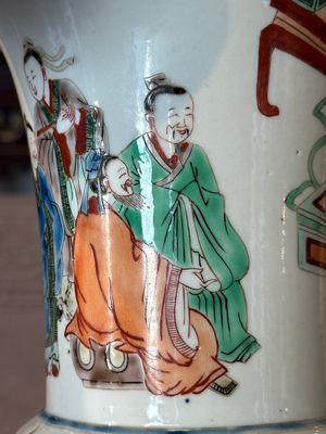 A Chinese famille verte 'gu' vase with narrative design, 19th C. — foto 6