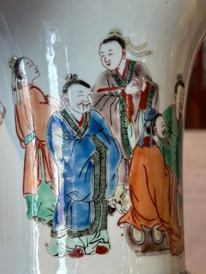 A Chinese famille verte 'gu' vase with narrative design, 19th C. — foto 7