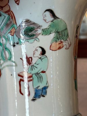 A Chinese famille verte 'gu' vase with narrative design, 19th C. — foto 9
