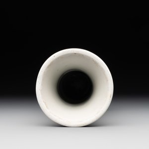 A Chinese famille verte 'gu' vase with stylised floral design, Kangxi — photo 5