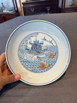 A Chinese famille verte 'Hai Wu Tian Chou 海屋添筹' plate, Yongzheng mark, 19th C. — foto 1