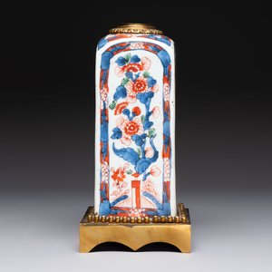 A Chinese famille verte hanging chopstick holder, a gilt bronze-mounted Imari-verte square flask and a wucai bowl, Kangxi and later — photo 13