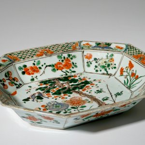 A Chinese famille verte hexagonal deep dish, Kangxi — 照片 3