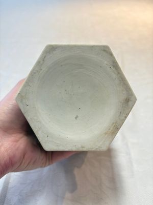 A Chinese famille verte hexagonal tea caddy and cover, 19th C. — foto 9