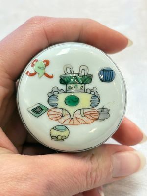 A Chinese famille verte hexagonal tea caddy and cover, 19th C. — foto 10