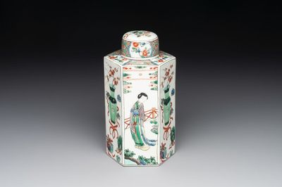 A Chinese famille verte hexagonal tea caddy and cover, 19th C.