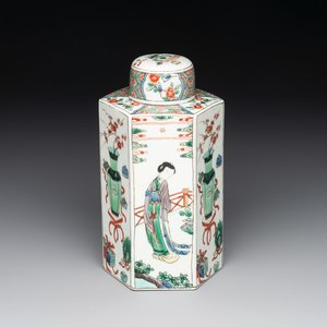 A Chinese famille verte hexagonal tea caddy and cover, 19th C. — foto 1