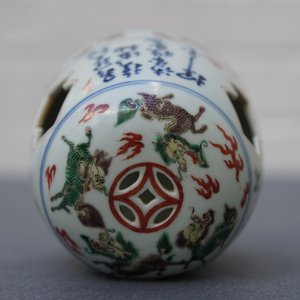 A Chinese famille verte incense holder, Xuande mark, 19/20th C. — photo 12