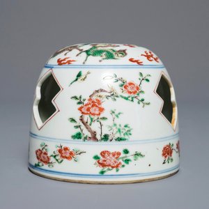 A Chinese famille verte incense holder, Xuande mark, 19/20th C. — photo 2