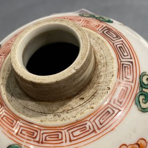 A Chinese famille verte jar and cover and a 'phoenix' plate, Kangxi — 照片 12