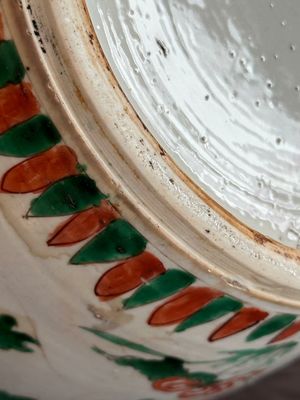 A Chinese famille verte jar with floral design and a wooden cover, Kangxi — photo 29