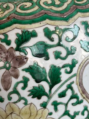 A Chinese famille verte jar with floral design and a wooden cover, Kangxi — photo 20