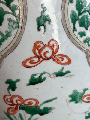 A Chinese famille verte jar with floral design and a wooden cover, Kangxi — photo 23