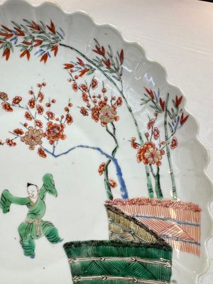 A Chinese famille verte Kakiemon-style 'Boy and Tigers' lobed dish, Kangxi — 照片 5