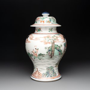 A Chinese famille verte 'ladies and boys' vase and cover, Kangxi — photo 3