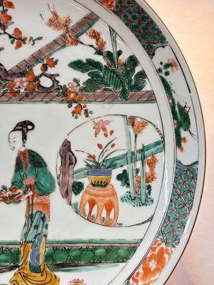 A Chinese famille verte 'ladies in a garden' dish, Kangxi — photo 3