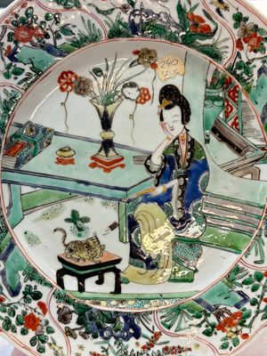 A Chinese famille verte 'lady and her cat' dish, Ding mark, Kangxi — photo 2