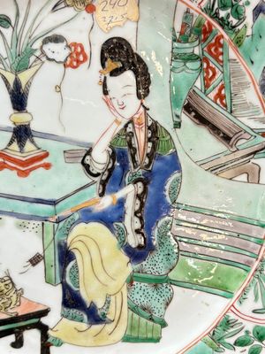 A Chinese famille verte 'lady and her cat' dish, Ding mark, Kangxi — photo 3