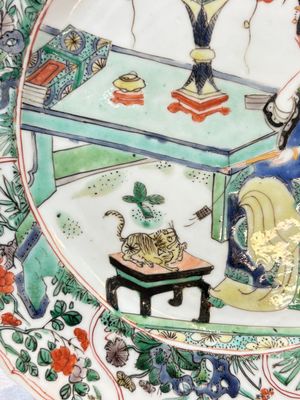A Chinese famille verte 'lady and her cat' dish, Ding mark, Kangxi — photo 5