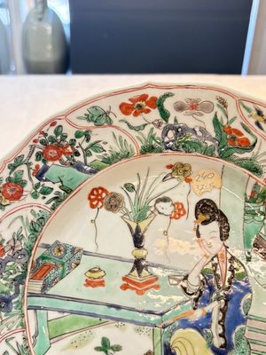 A Chinese famille verte 'lady and her cat' dish, Ding mark, Kangxi — photo 7