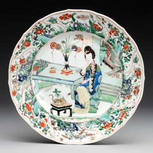 A Chinese famille verte 'lady and her cat' dish, Ding mark, Kangxi — photo 1