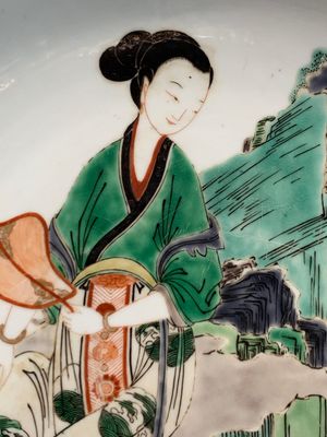 A Chinese famille verte 'lady' plate, 19th C. — photo 2