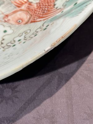 A Chinese famille verte 'leaping carps' dish, artemisia leaf mark, Kangxi — 照片 13
