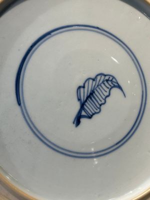 A Chinese famille verte 'leaping carps' dish, artemisia leaf mark, Kangxi — 照片 9