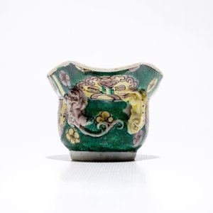 A Chinese famille verte libation cup, Kangxi — photo 2