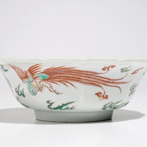 A Chinese famille verte lobed bowl with antiquities design, Kangxi — photo 2