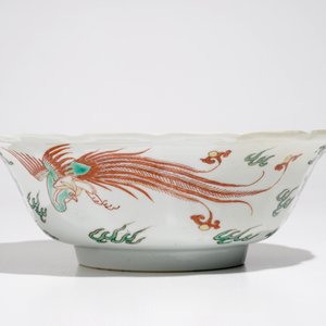 A Chinese famille verte lobed bowl with antiquities design, Kangxi — photo 4