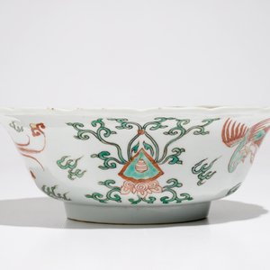 A Chinese famille verte lobed bowl with antiquities design, Kangxi — photo 5