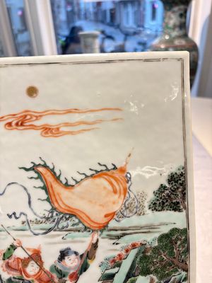 A Chinese famille verte 'Ma Yue Tan Xi 馬躍檀溪' plaque, 19th C. — photo 3