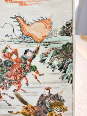 A Chinese famille verte 'Ma Yue Tan Xi 馬躍檀溪' plaque, 19th C. — photo 5