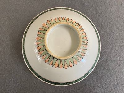 A Chinese famille verte 'magpies and prunus' bowl, Kangxi — photo 2