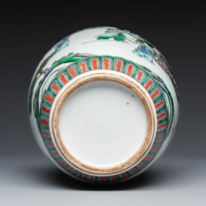 A Chinese famille verte 'Magu Xian Shou 麻姑獻壽' ovoid vase with a wooden cover — foto 7