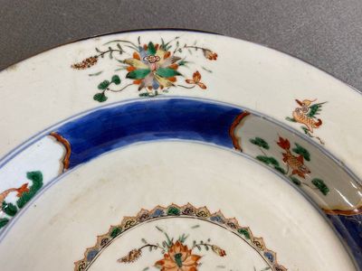 A Chinese famille verte 'mandarin ducks in a lotus pond' dish, Kangxi — photo 3