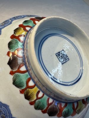 A Chinese famille verte 'Mythical Beasts and Horses' bowl, Fu 黼 mark, Kangxi — foto 23