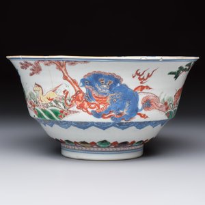 A Chinese famille verte 'Mythical Beasts and Horses' bowl, Fu 黼 mark, Kangxi — foto 3