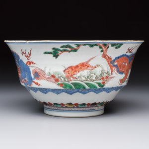 A Chinese famille verte 'Mythical Beasts and Horses' bowl, Fu 黼 mark, Kangxi — foto 4